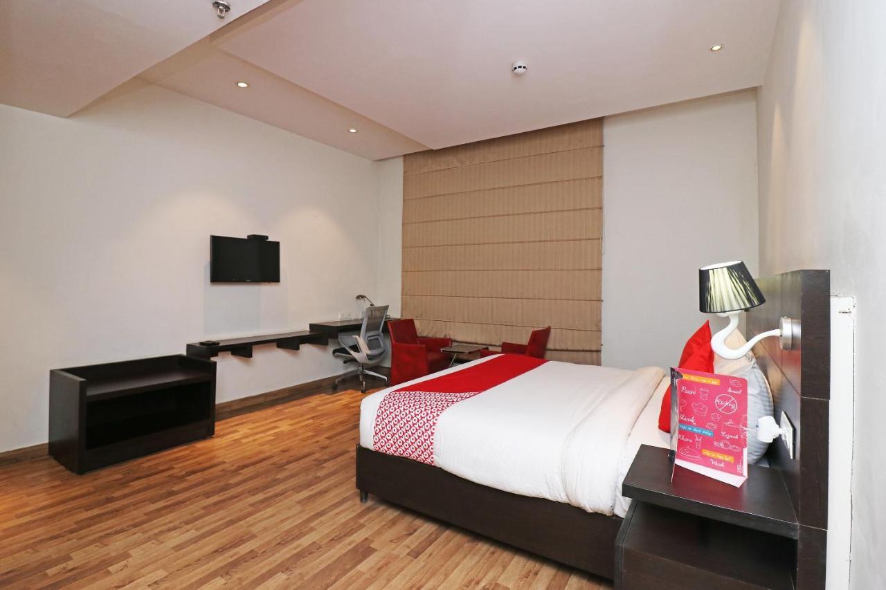 Capital O 19296 Joy Inn & Suites Bhiwadi Dış mekan fotoğraf